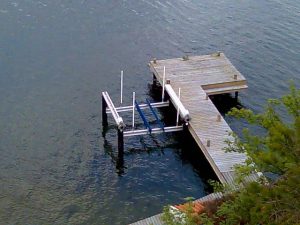 Stolplyft bredvid bryggan