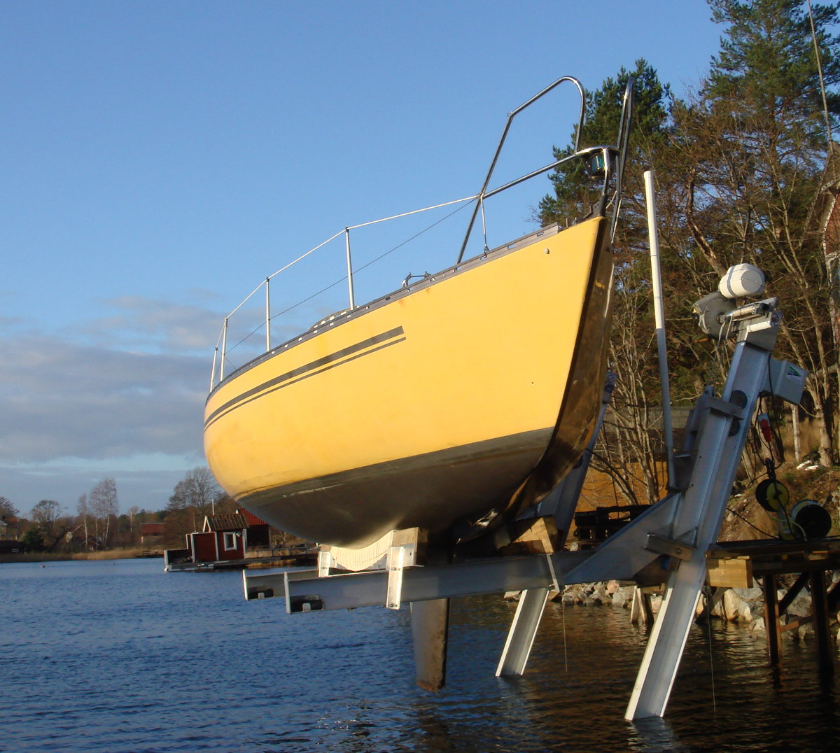 Dock lift for sailboat