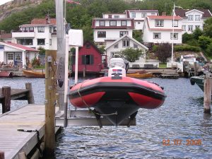 Snowmobile lift Svinger JS 1500 (680 kg) over water